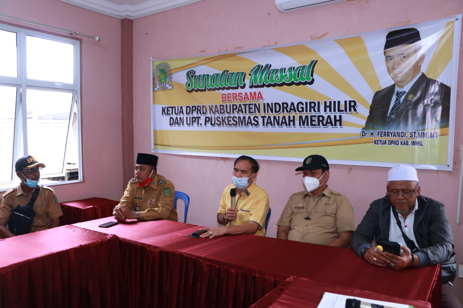 Didampingi Edi Sindrang, Ketua DPRD Inhil Buka Secara Resmi Sunatan Massal di Kecamatan Tanah Merah