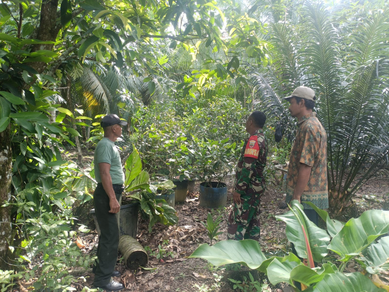 Patroli Karhutla di Reteh, Serda Margono Bersinergi dengan Masyarakat