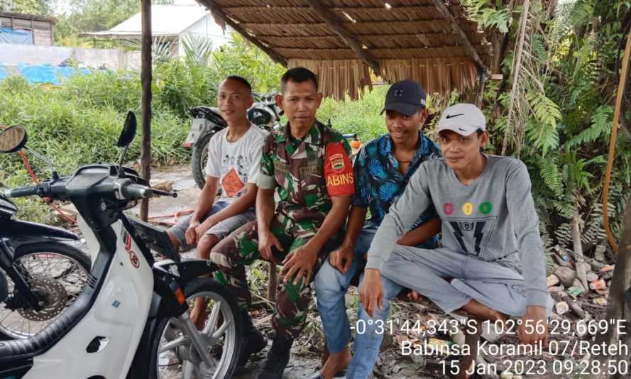 Sertu Yadi Yanto Saling Bekerjasama Dengan Masyarakat Melalui Komsos