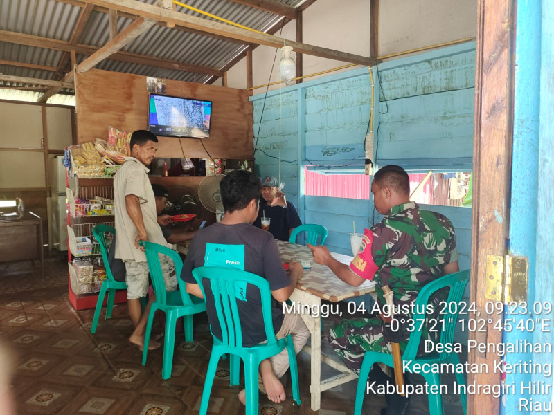 Jalin Kerjasama Yang Erat Melalui Komsos Bersama Babinsa Koramil 09/Kemuning