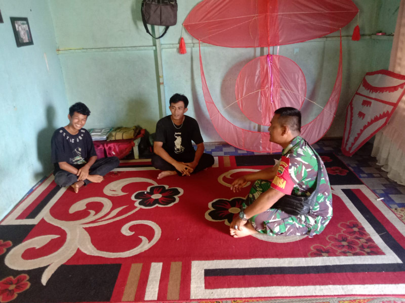 Ciptakan Suasana Harmonis Di Bulan Ramadhan, Babinsa Koramil 03/Tpl Komsos Dengan Warga Binaan