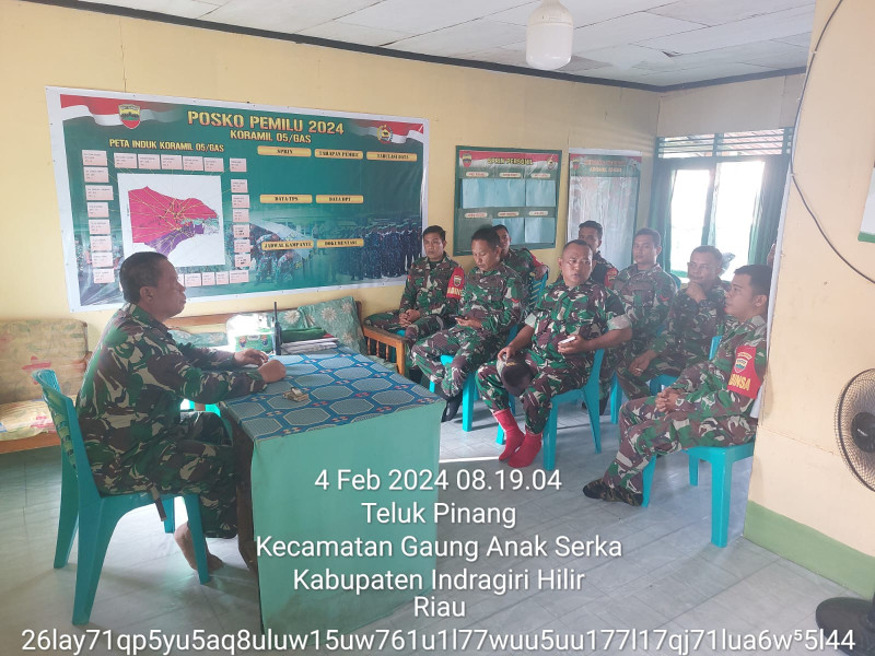 Danramil 05/Gas Kapten Czi Slamet Hirohito Laksanakan Pengecekan Anggota dan Berikan Arahan Serta Evaluasi Terhadap Anggota nya