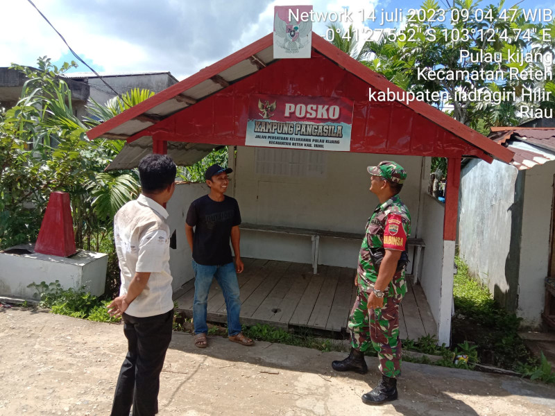 Dengan Adanya Komsos, Koramil 07/Reteh Bersama Warga Saling Membantu Antar Sesama