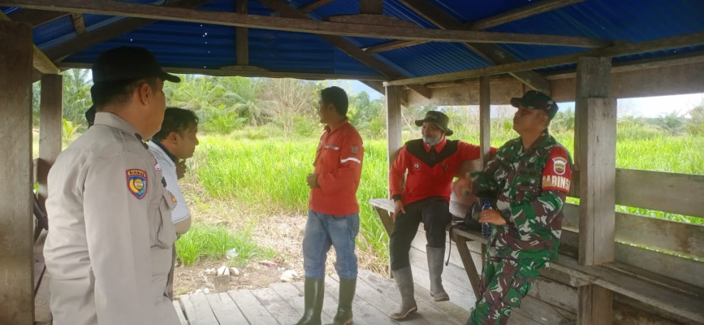 Secara Rutin, Babinsa Koramil 05/GAS Lakukan Pemantauan Terhadap Karhutla