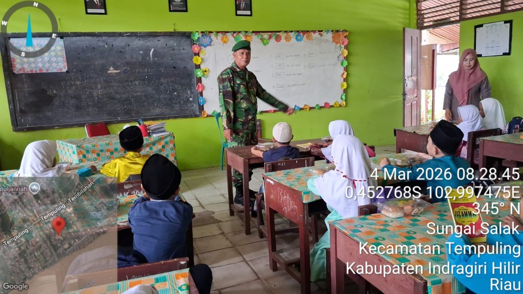 BABINSA KORAMIL 03/TPL DAMPINGI PENYALURAN MBG, 2.436 SISWA PENERIMA MANFAAT DI KECAMATAN TEMPULING DAPATKAN MAKANAN BERGIZI