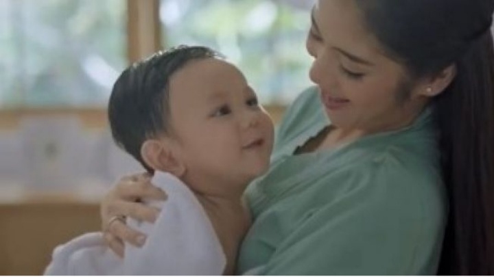Iklan Minyak Telon Ini Disorot, Warganet: Bayinya Kayak Pak Prabowo