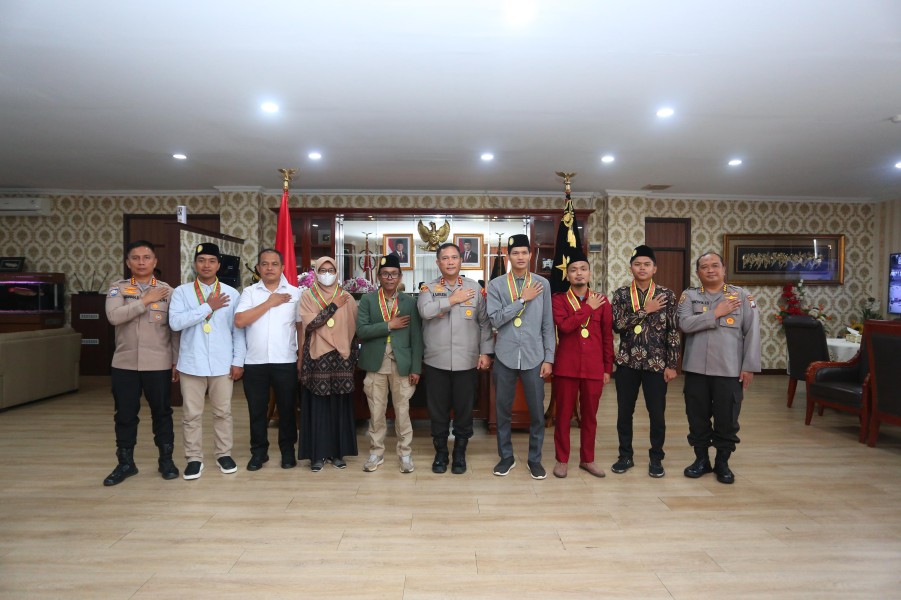 Irjen Pol Asep Safrudin Kapolda Kepri Terima Audiensi PW Prima DMI Perkuat Sinergi Pembinaan Pemuda Dan Penanggung Penyakit Masyarakat Irjen Pol Asep Safrudin Kapolda Kepri Terima Audiensi PW Prima DMI Perkuat Sinergi Pembinaan Pemuda Dan Penanggung Penyakit Masyarakat