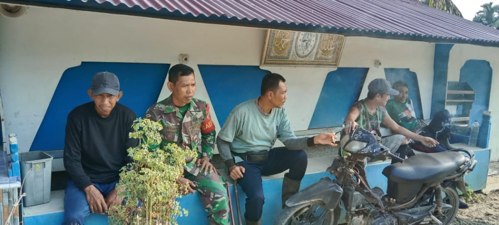 Koramil 07/Reteh Berbagi Informasi Terkait Perkembangan di Binaan Melalui Komsos