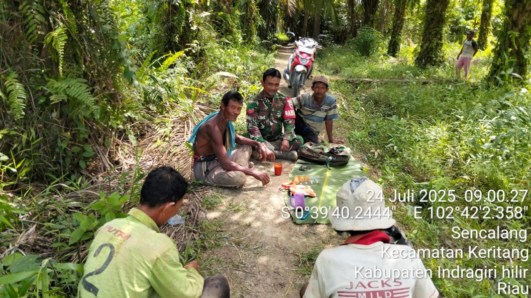 Tumbuh Kembangkan Rasa Kekeluargaan, Begini Komsos Babinsa Koramil 09/Kemuning
