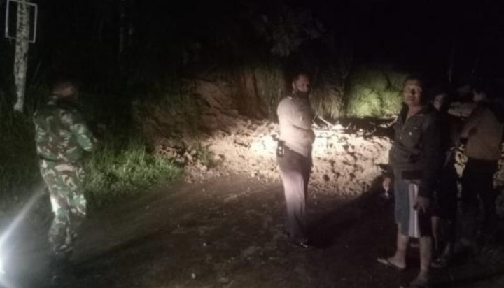 Jalan Provinsi Sungai Limau-Agam Putus Total Akibat Longsor