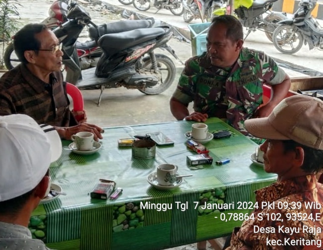 Giat Babinsa Koramil 09/Kmg Lakukan Komsos Guna Ciptakan Hubungan Baik Antar Sesama di Binaan