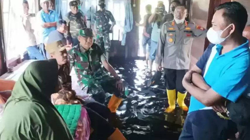 Bersama Bupati dan Wabup,Dandim 0321, Kapolres Rokan Hilir Tinjau Daerah Terdampak Banjir