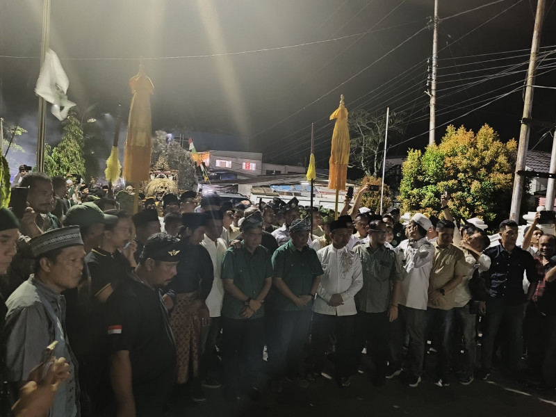 Lautan Masyarakat Hantarkan Pasangan Ferry-Dani ke KPU Inhil