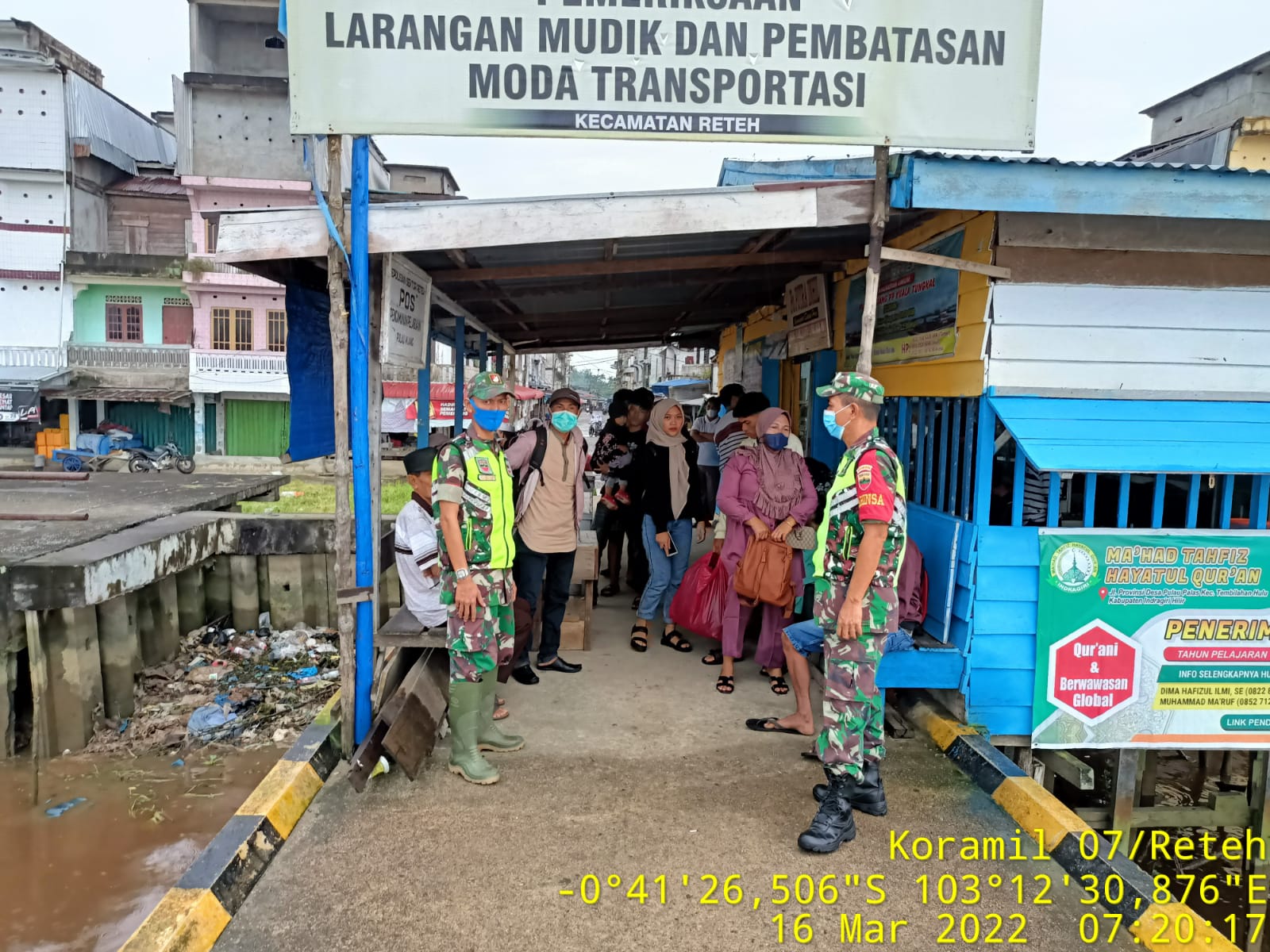 Babinsa Koramil 07/Reteh Tegakkan Posko Disiplin Terpadu di Pelabuhan