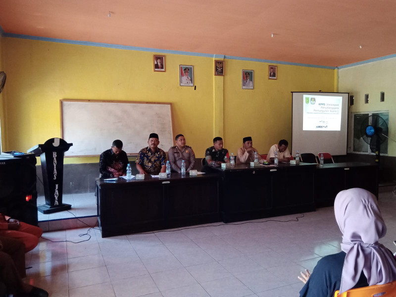 Babinsa 03/Tpl Hadiri Kegiatan Pelantikan dan Bimtek Anggota KPPS Pemilihan Kepala Desa Bayas Jaya