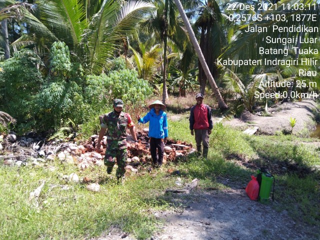 TNI Koramil 12/Batang Tuaka Patroli Karhutla Bersama Masyarakat Sungai Luar