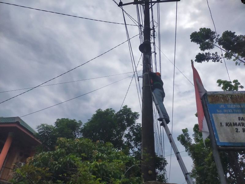 PLN Icon Plus Sumbagteng Jaga dan Tingkatkan Layanan Internet di Kecamatan Tampan