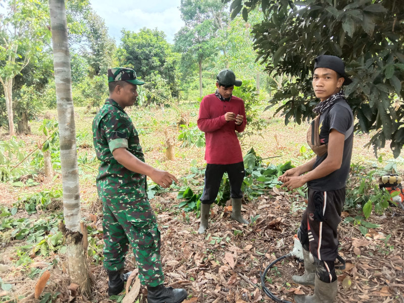 Babinsa Koramil 09/Kemuning Sosialisasi Karhutla Oleh Masyarakat Sekitar