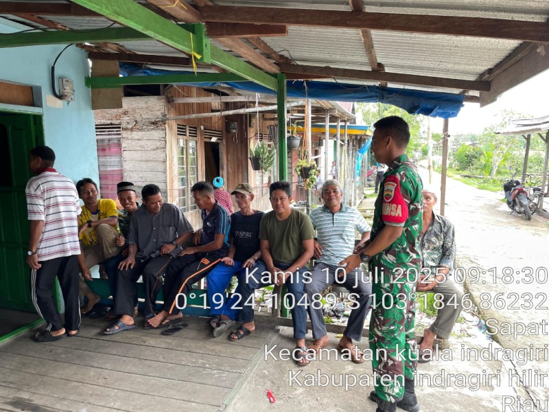 Babinsa Koramil 04/Kuindra Meningkatkan Kesadaran Masyarakat tentang Pentingnya Persatuan dan Kesatuan Bangsa