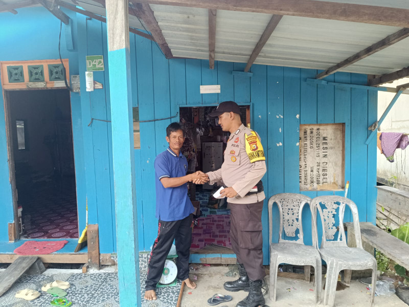 Bhabinkamtibmas Sambang Door to Door System Wujudkan Kamtibmas Kondusif Di Wilayah Binaan