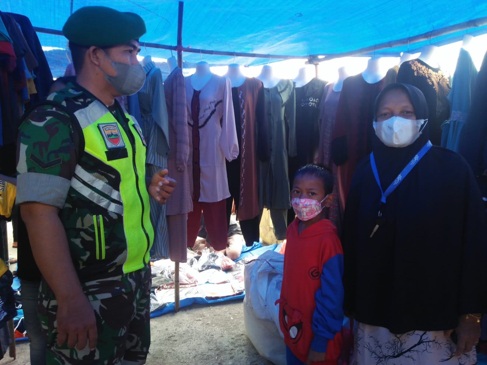 Koramil 04/Kuindra Lakukan Penegakan Disiplin Prokes di Pasar Kelurahan