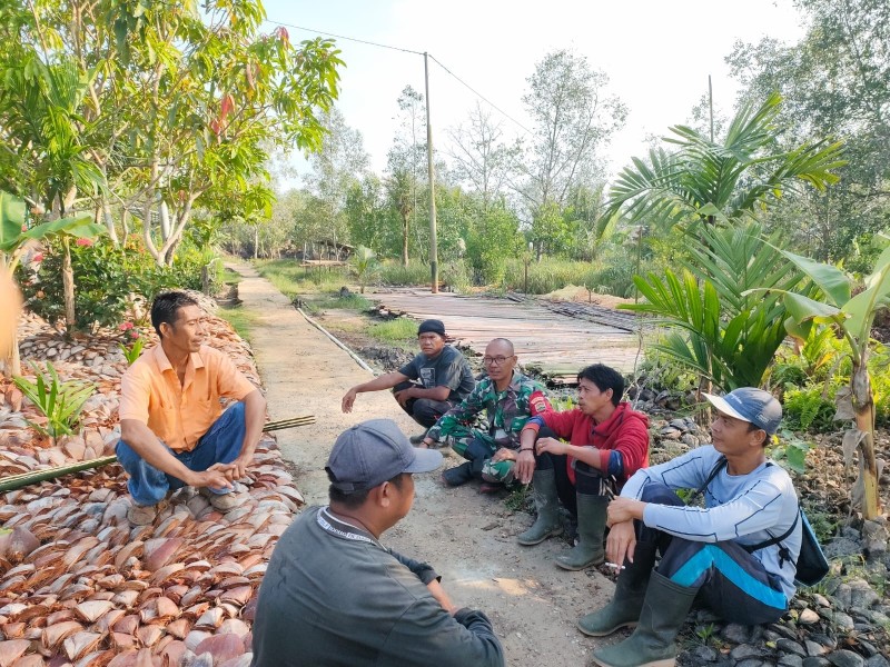 Komsos Di Kampung Pancasila, Babinsa Koramil 03/Tpl Dengarkan Keluh Kesah Warga
