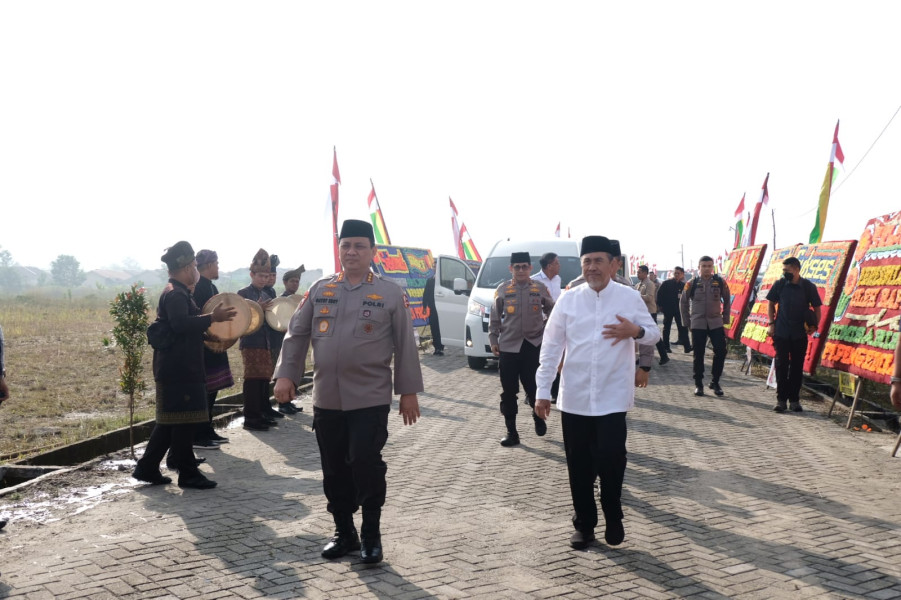 Wakapolri Resmikan Masjid Rosna dan Peletakan Batu Pertama Pembangunan Pesantren di Kampar