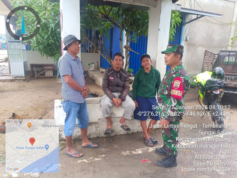 Babinsa Koramil 03/Tpl Adakan Komsos Bersama Ketua RT untuk Tingkatkan Kerja Sama dan Keamanan Lingkungan