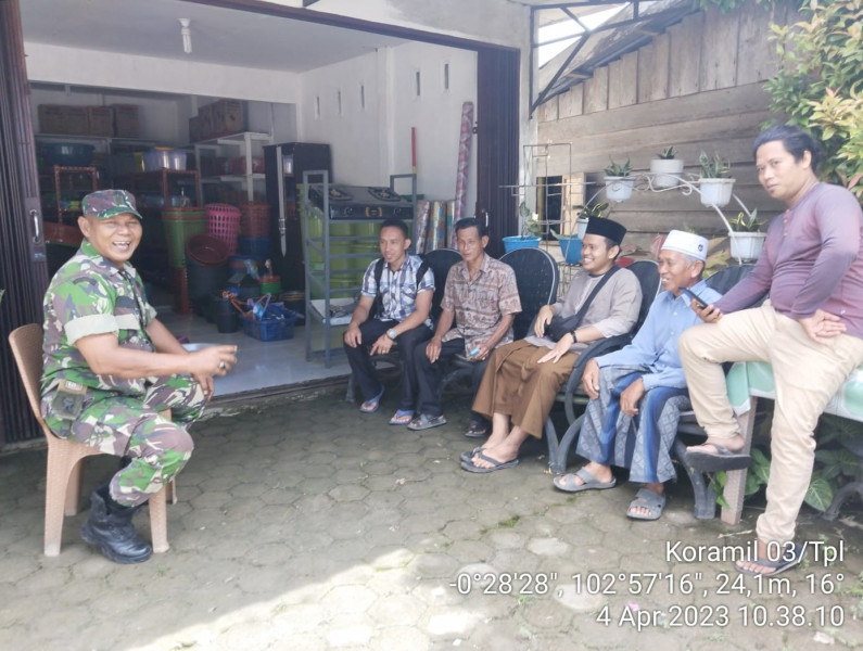 Komsos Babinsa 03/Tpl Bersama Dengan Tomas Dan Toda Tanjung Pidada Rencanakan Gotong-royong