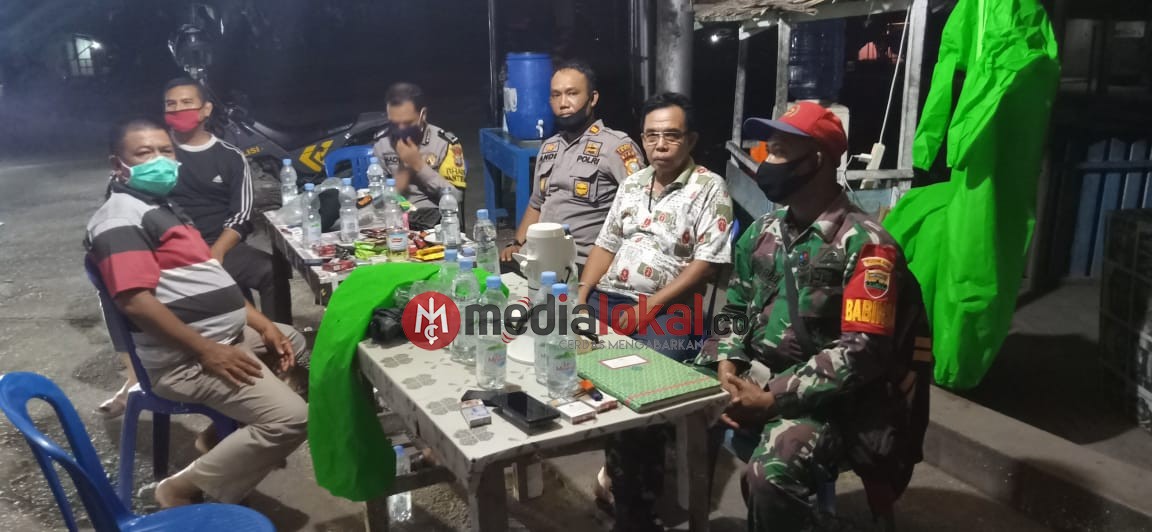 Camat Batang Tuaka bersama Aparat Tertibkan Antusias Warga saat Kerumuni Buaya Sungai Luar