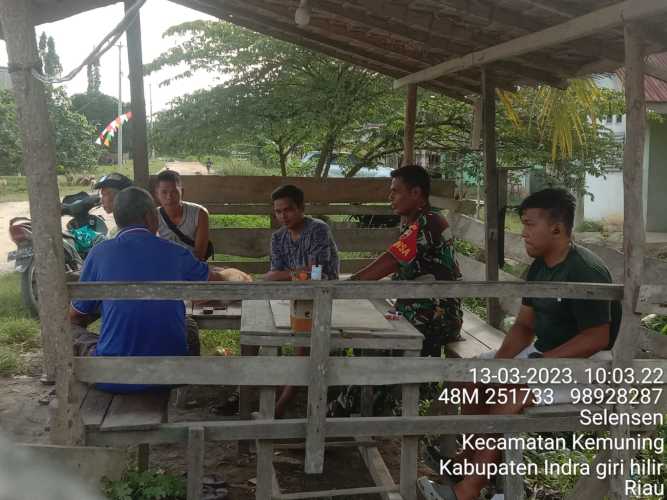 Jalin Hubungan Baik dan Kerjasama Antara Babinsa Koramil 09/Kemuning dan Warga