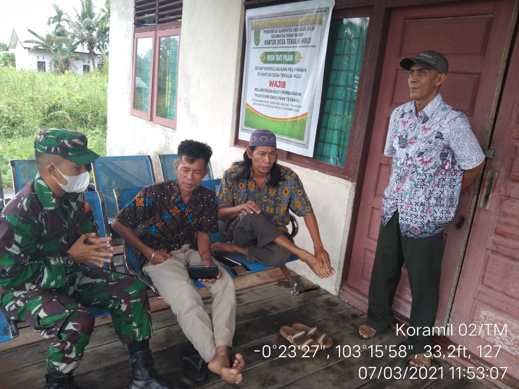 Serda Agusmi Harianto Aktif Lakukan Komsos dengan Aparat Desa Tekulai Hulu