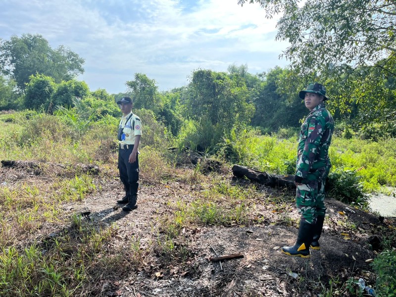 Babinsa 05/Gas Tingkatkan Patroli Karlahut Bersama Masyarakat
