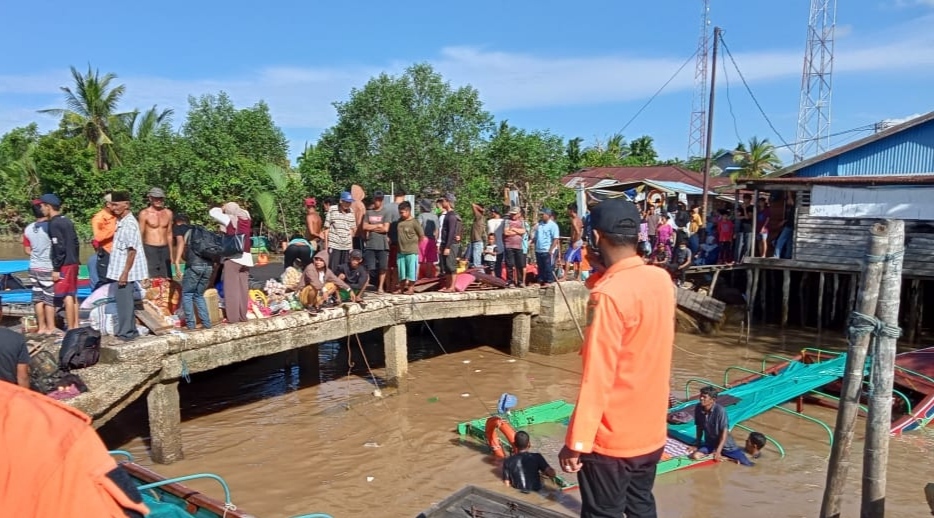 Speed Boat Tujuan Tembilahan-Guntung Tenggelam di Sungai Perak