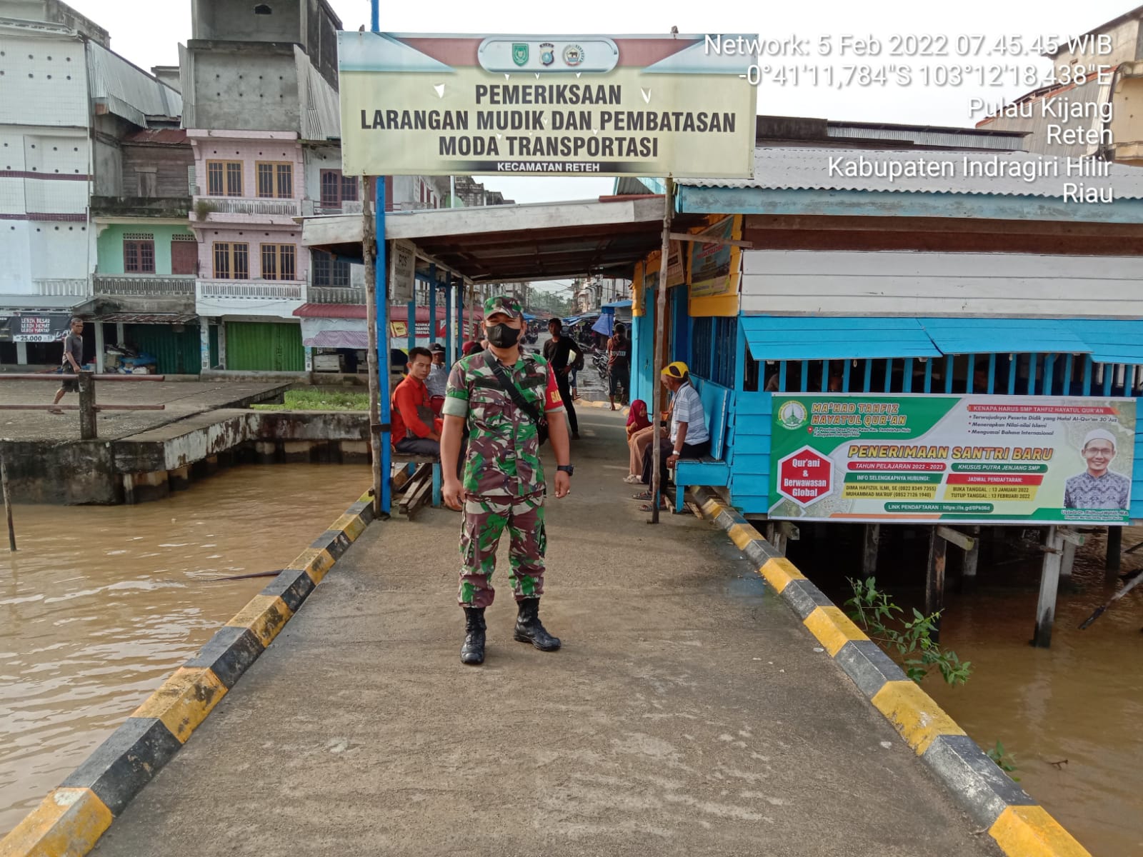 Cegah Penularan Covid-19, Babinsa Koramil 07/Reteh Intens Lakukan Penegakan Protkes