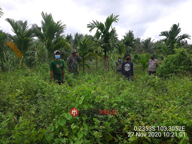 Babinsa Koramil 12/Batang Tuaka Lakukan Patroli Karhutla di Sialang Jaya