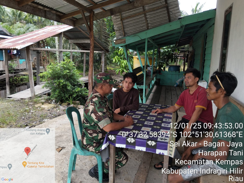 Berbagi Info dan Jalin Sinergitas Dengan Mitra Karib, Babinsa Koramil 03/Tpl Sambangi Tokoh Pemuda