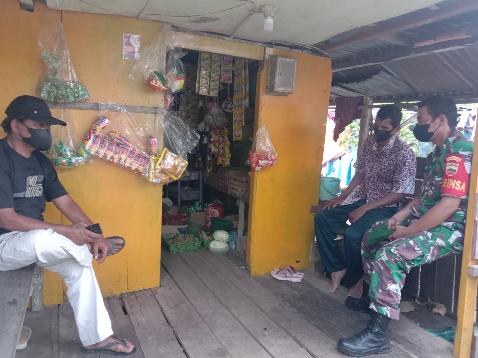 Serda Ali Borkat Harahap Tetap Laksanakan Komsos Bersama Warga Desa