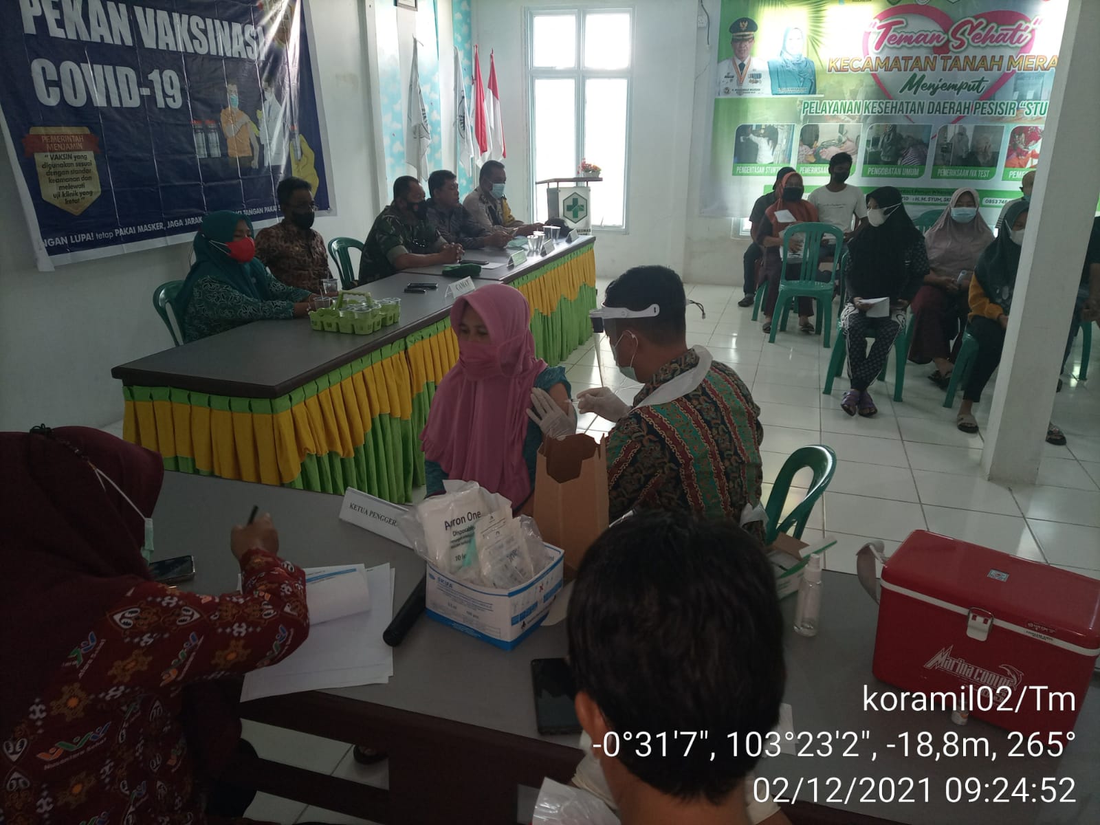 Babinsa Koramil 02/Tanah Merah Kembali Dampingi Vaksinasi di Kuala Enok