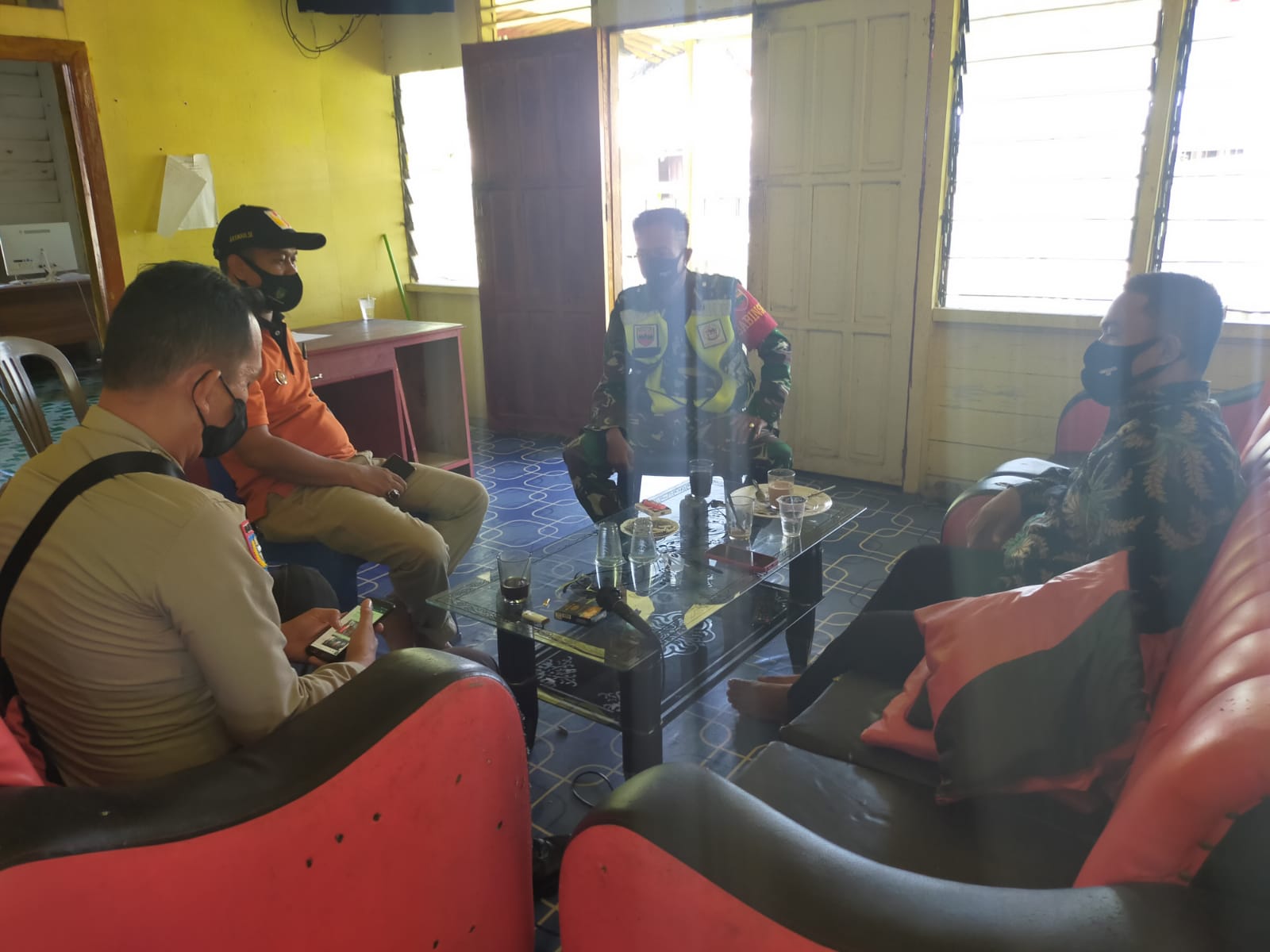 Secara Rutin Serda Asrion Lakukan Komsos di Desa Binaan