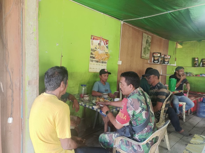 Dengarkan Langsung Aspirasi Dan Kebutuhan Masyarakat, Babinsa Koramil 03/Tpl Laksanakan Komsos di Desa Binaan