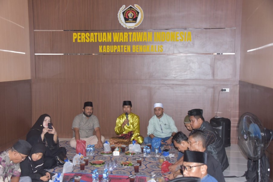 Berkolaborasi dengan Pemkab Bengkalis, PWI Bagi-bagi Takjil dan Bukber
