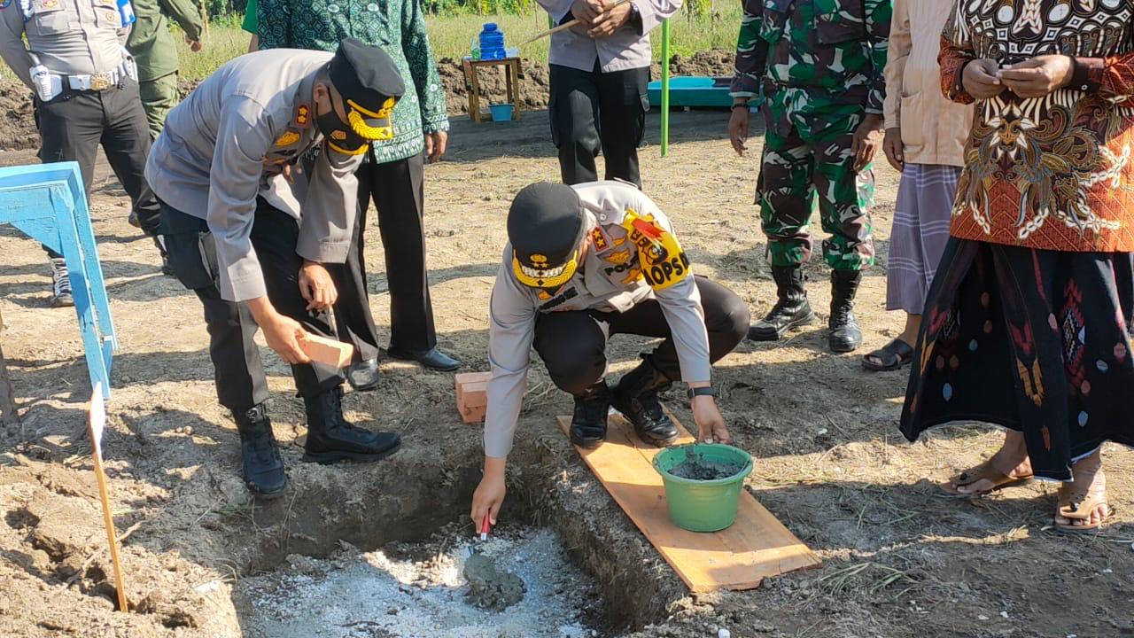 Kapolda Riau Letakan Batu Pertama Pembangunan Ponpes Hamalatul Qur'an di Desa Bukit Payung Bangkina
