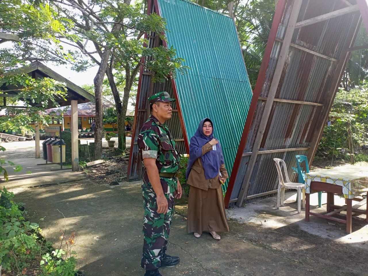 Danramil 04/Kuindra Lakukan Silahturrahmi ke SMAN 1 Sapat 