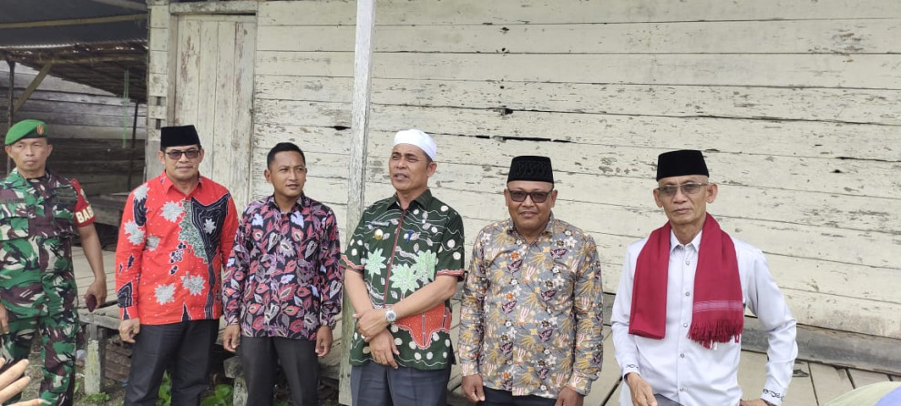 Babinsa Koramil 07/Reteh Dampingi PJ Bupati Inhil Dalam Kunjungan Safari Ramadhan di Desa Sungai Terab