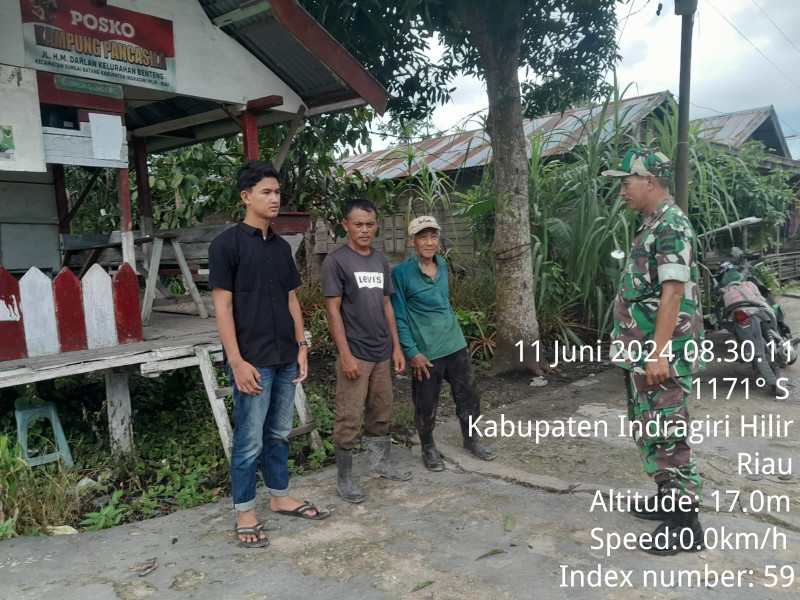 Babinsa Pelda Nofiandi Giat Rutin Laksanakan Komsos Dengan Masyarakat