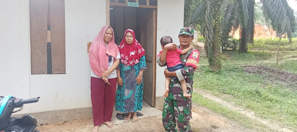 Ciptakan Hubungan Baik Antar Sesama Melalui Komsos Babinsa Koramil 09/Kmg