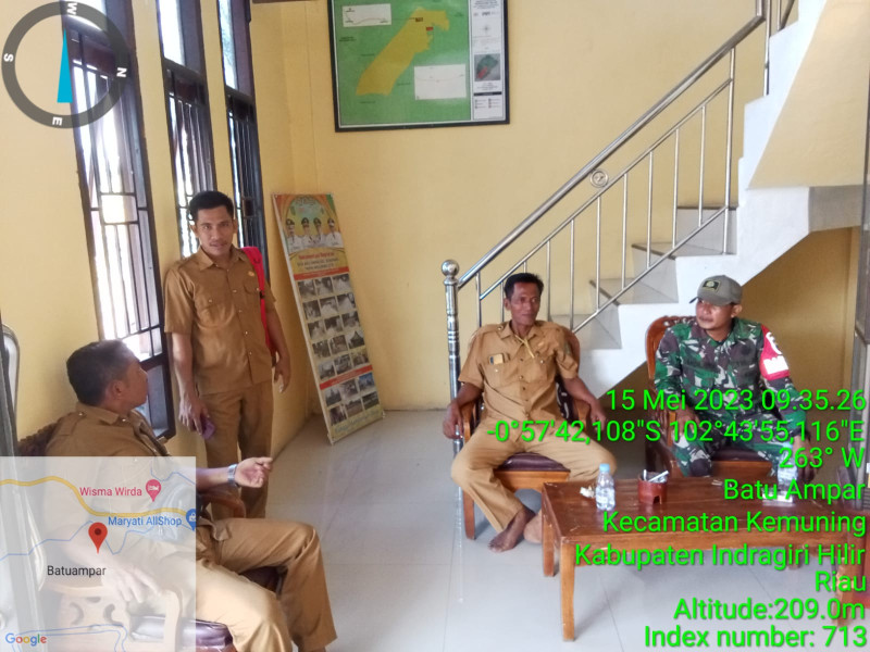 Tetap Jalin Hubungan Baik Antara Babinsa Koramil 09/Kemuning Dengan Staf Kantor Desa Batu Ampar