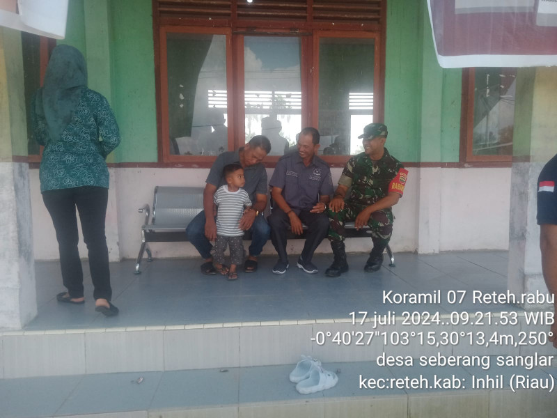 Ciptakan Situasi Kamtibmas Bersama Babinsa Serda Johansah Melalui Komsos