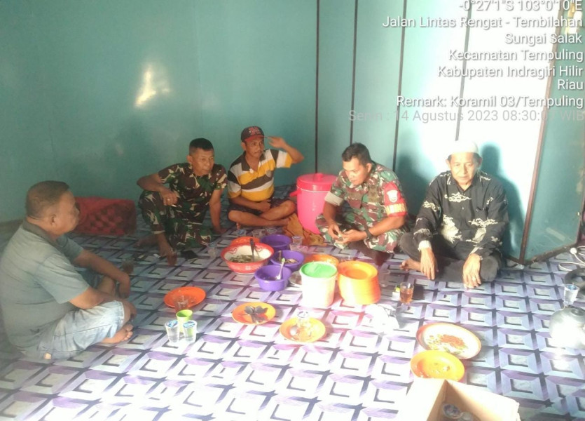 Jalin Kebersamaan, Danramil 03/Tpl Dan Baninsa Dijamu Warga Desa Makan Siang Bersama